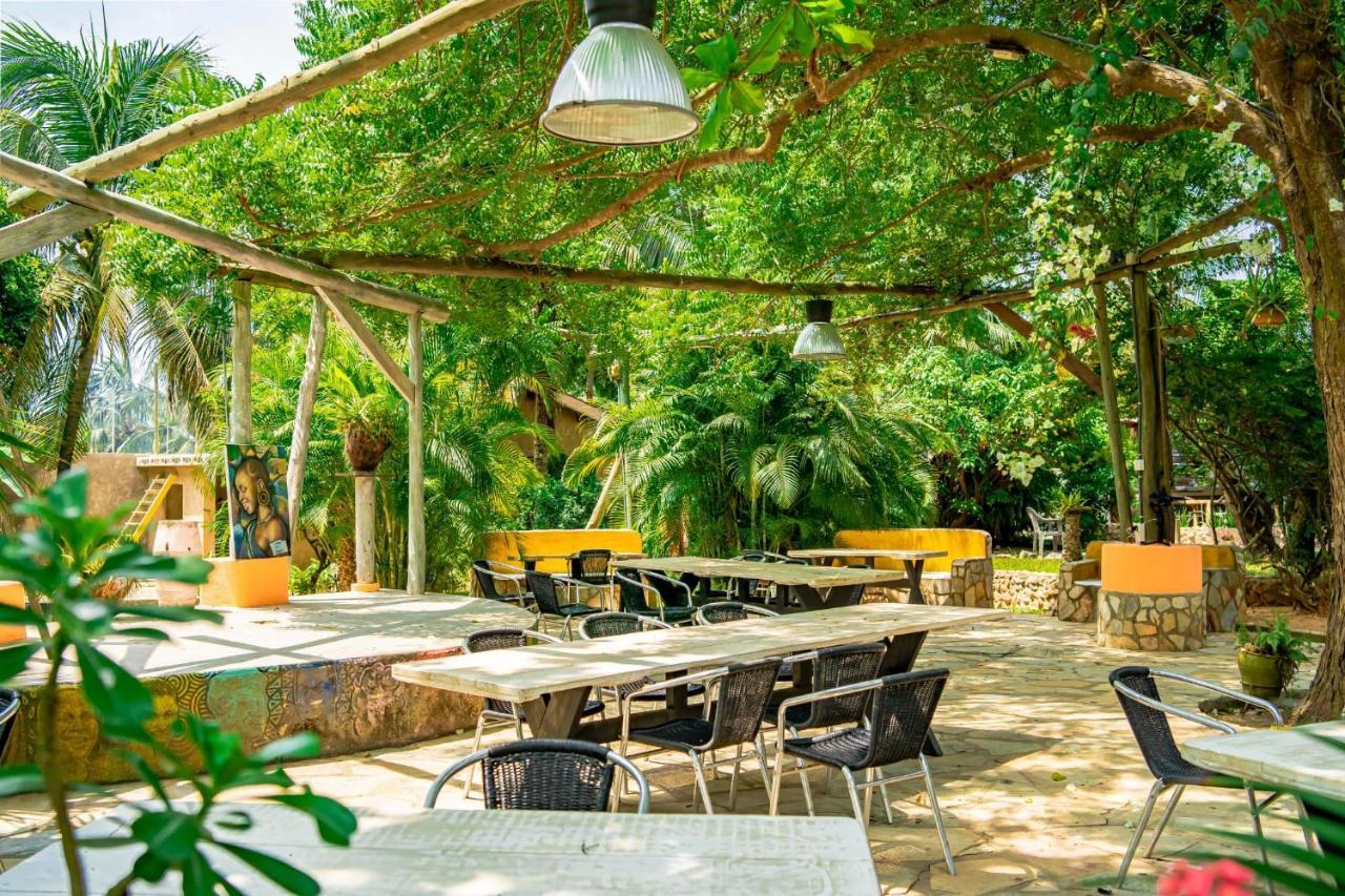 Kokrobite Gardens Restaurant And Guest House Экстерьер фото