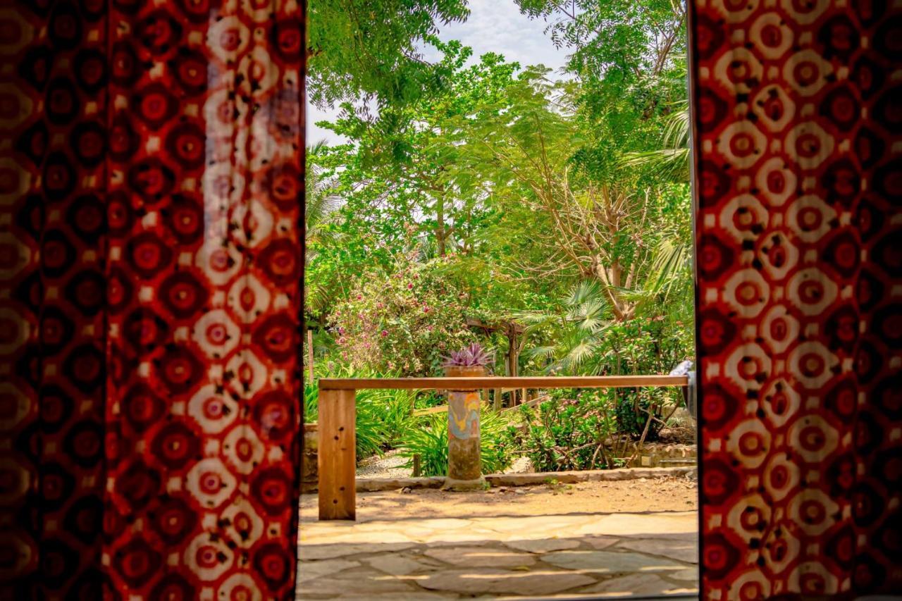 Kokrobite Gardens Restaurant And Guest House Экстерьер фото